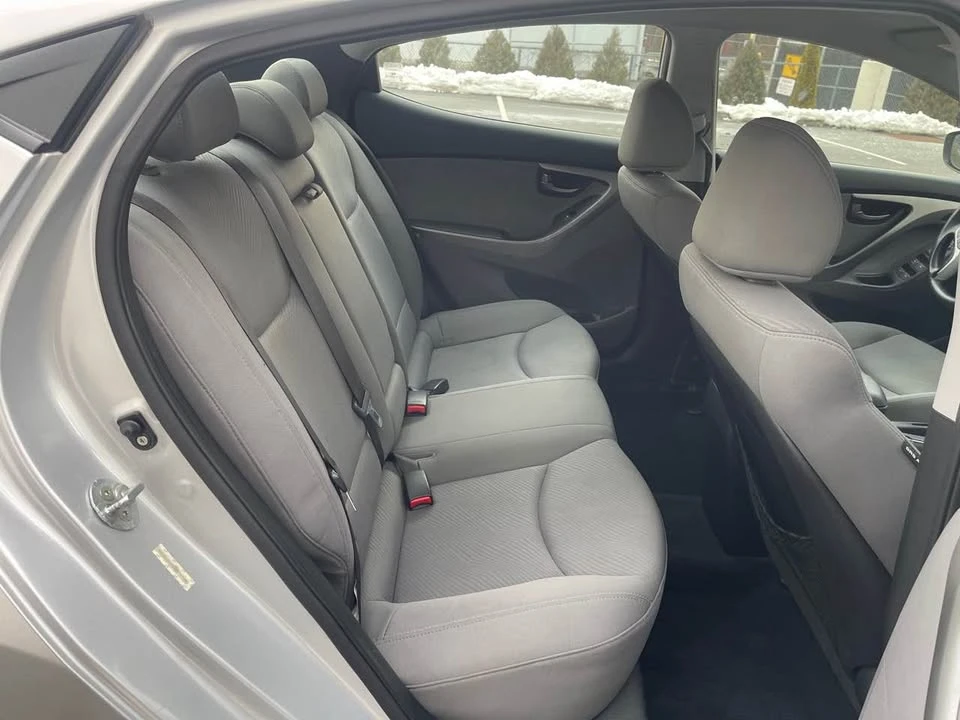 2012 Hyundai Elantra - Image 10 of 15