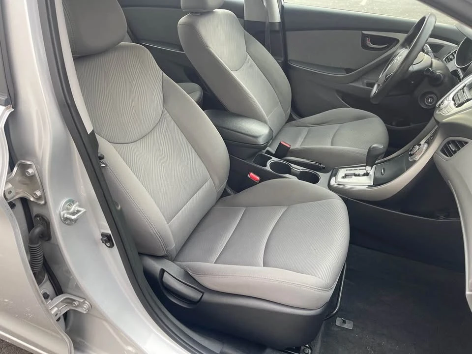 2012 Hyundai Elantra - Image 11 of 15