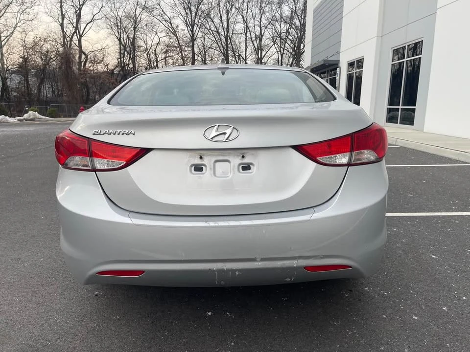 2012 Hyundai Elantra - Image 4 of 15