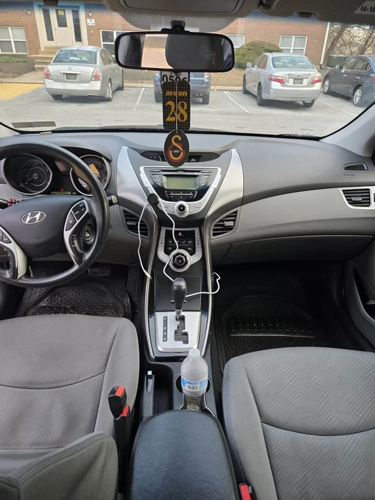 2012 Hyundai Elantra - Image 7 of 8