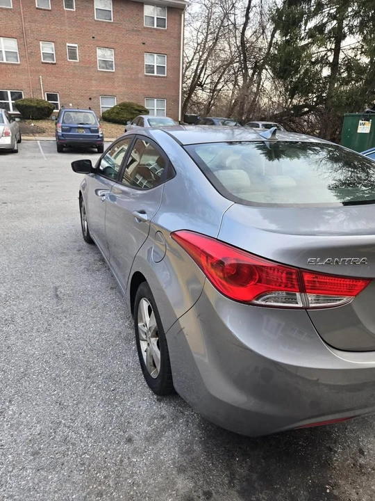2012 Hyundai Elantra - Image 4 of 8