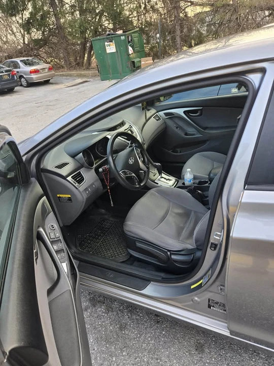 2012 Hyundai Elantra - Image 6 of 8
