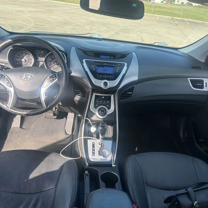 2012 Hyundai Elantra - Image 6 of 10