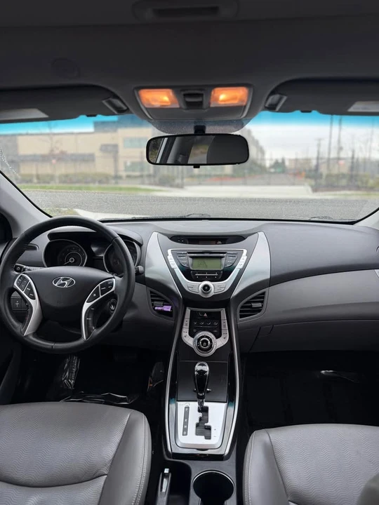 2012 Hyundai Elantra - Image 7 of 11