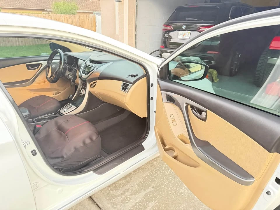 2012 Hyundai Elantra - Image 8 of 11