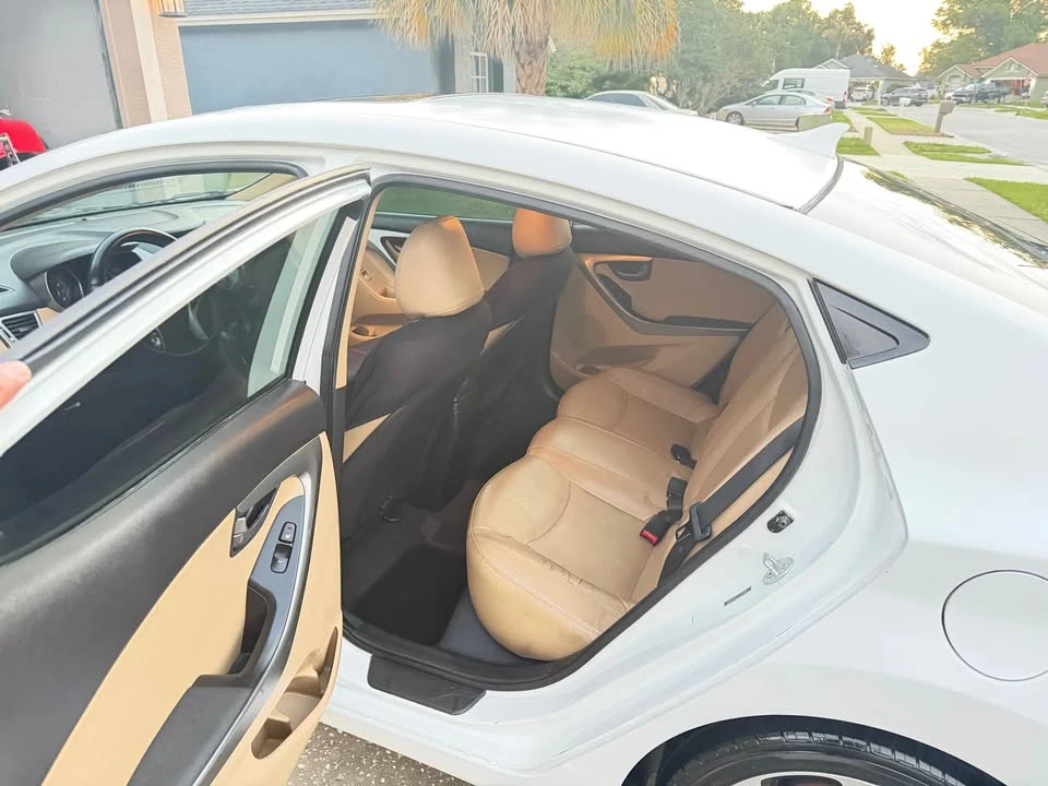 2012 Hyundai Elantra - Image 9 of 11