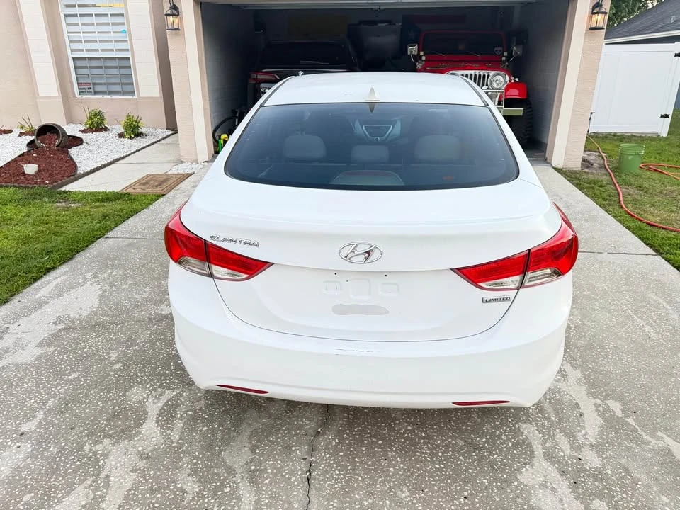 2012 Hyundai Elantra - Image 2 of 11