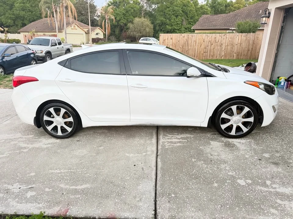 2012 Hyundai Elantra - Image 4 of 11
