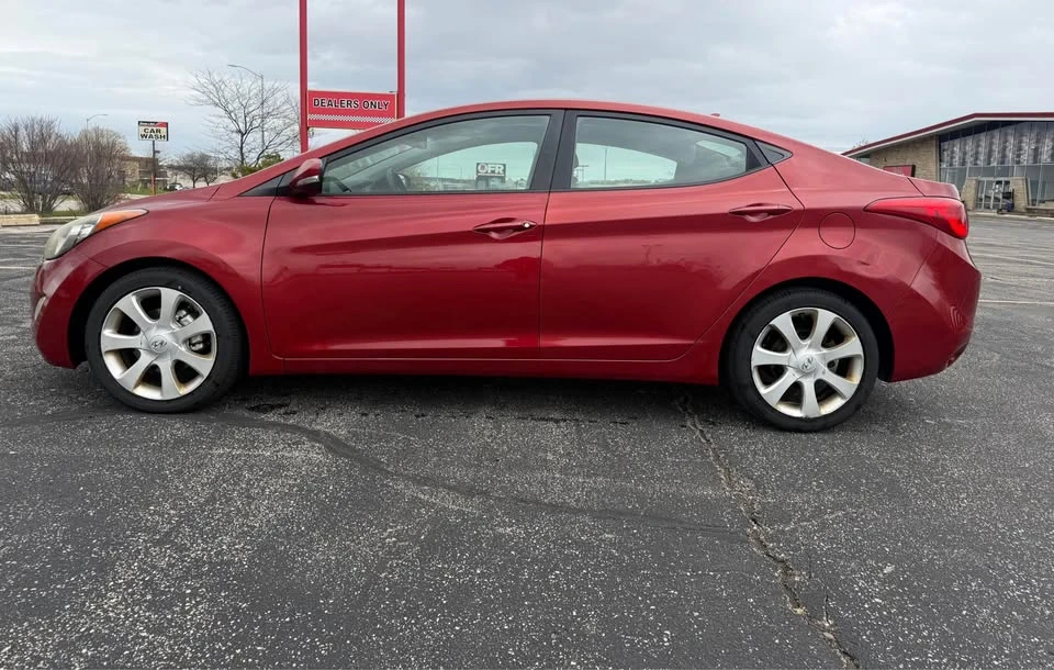 2012 Hyundai Elantra - Image 7 of 15