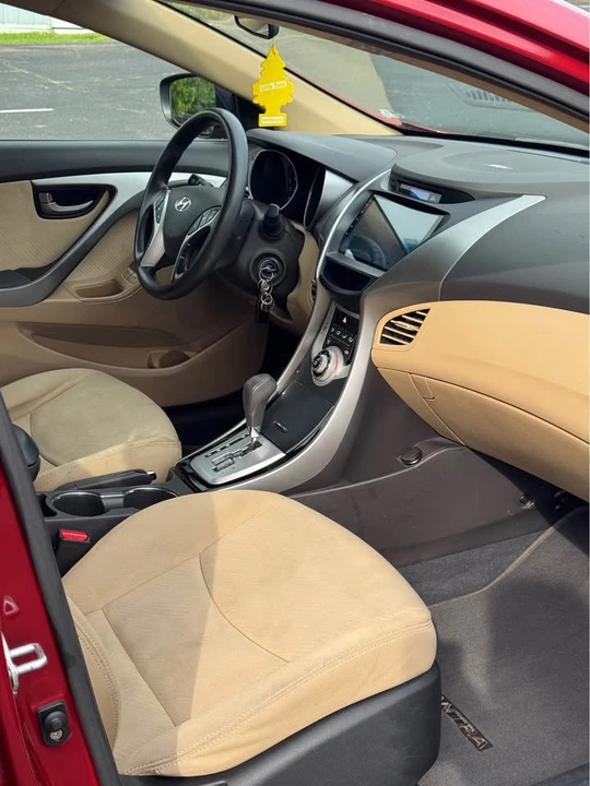 2012 Hyundai Elantra - Image 8 of 10