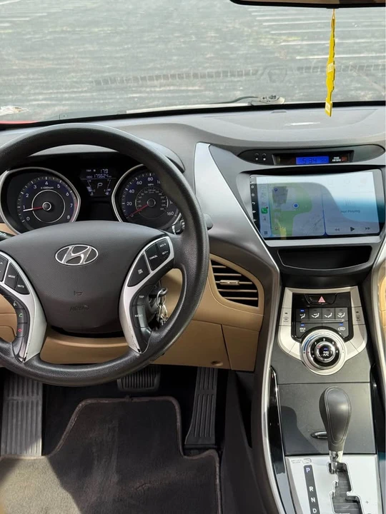 2012 Hyundai Elantra - Image 9 of 10