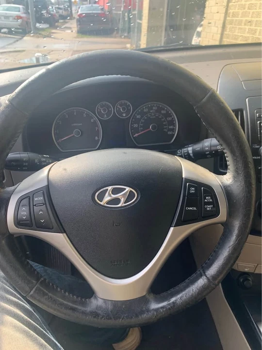 2012 Hyundai Elantra - Image 4 of 8