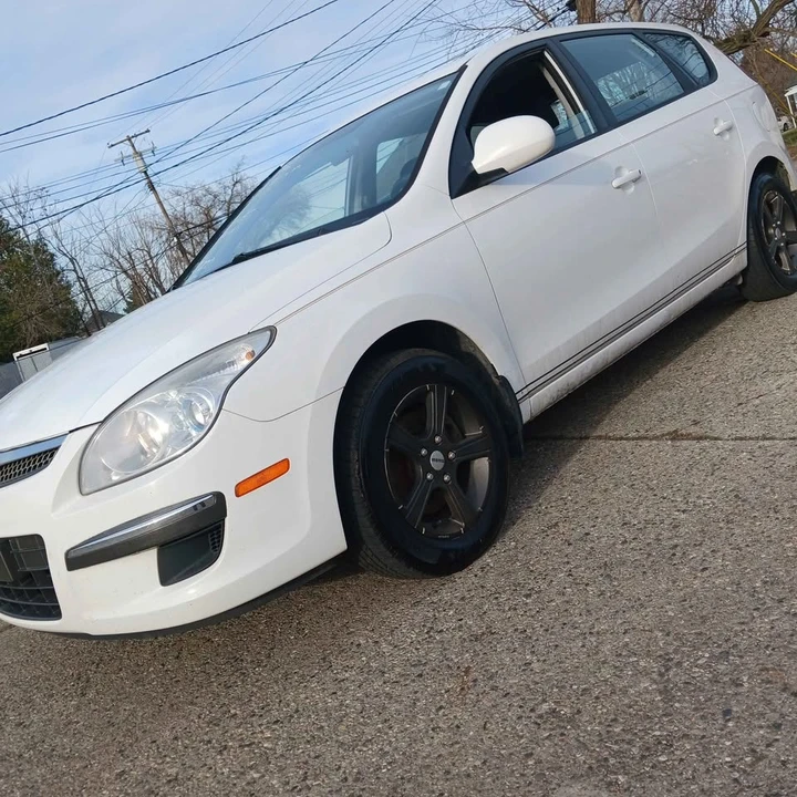 2012 Hyundai Elantra - Image 8 of 10