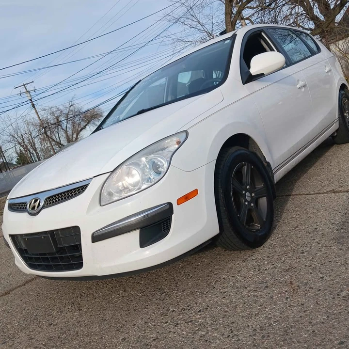 2012 Hyundai Elantra - Image 9 of 10