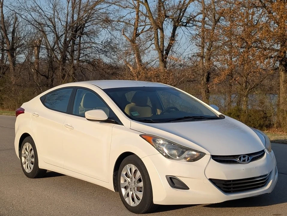 2012 Hyundai Elantra - Image 9 of 16