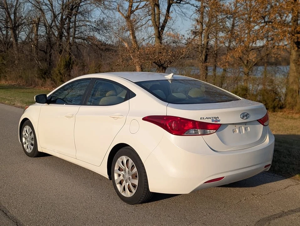 2012 Hyundai Elantra - Image 3 of 16