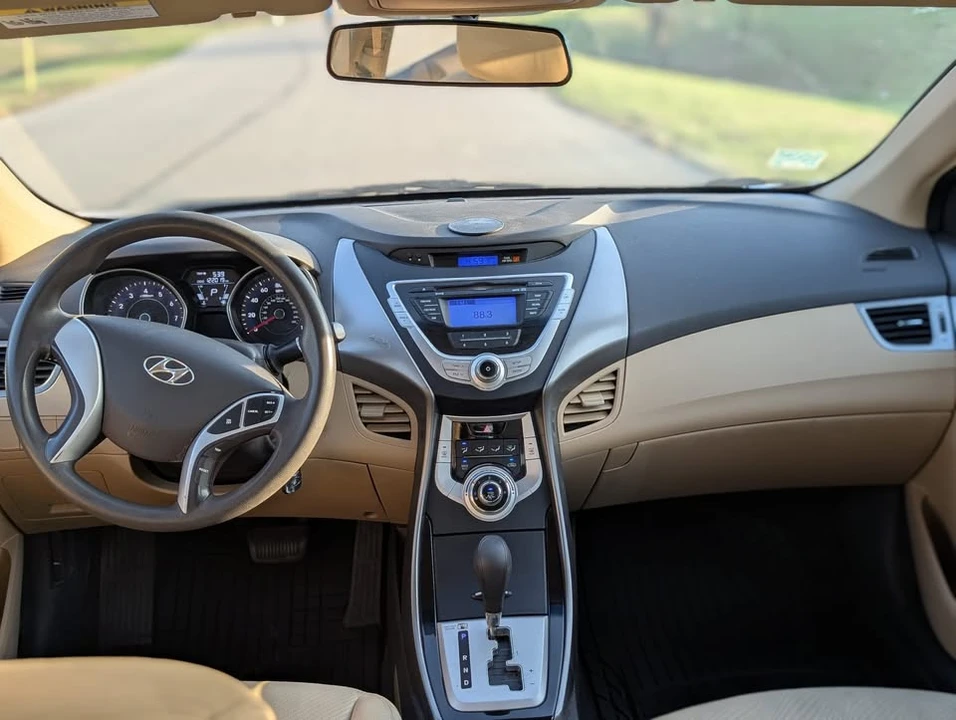 2012 Hyundai Elantra - Image 12 of 16