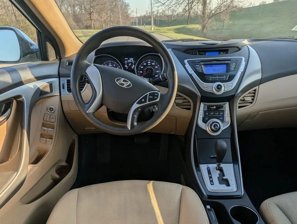 2012 Hyundai Elantra - Image 14 of 16