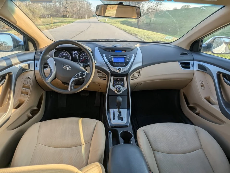 2012 Hyundai Elantra - Image 13 of 16