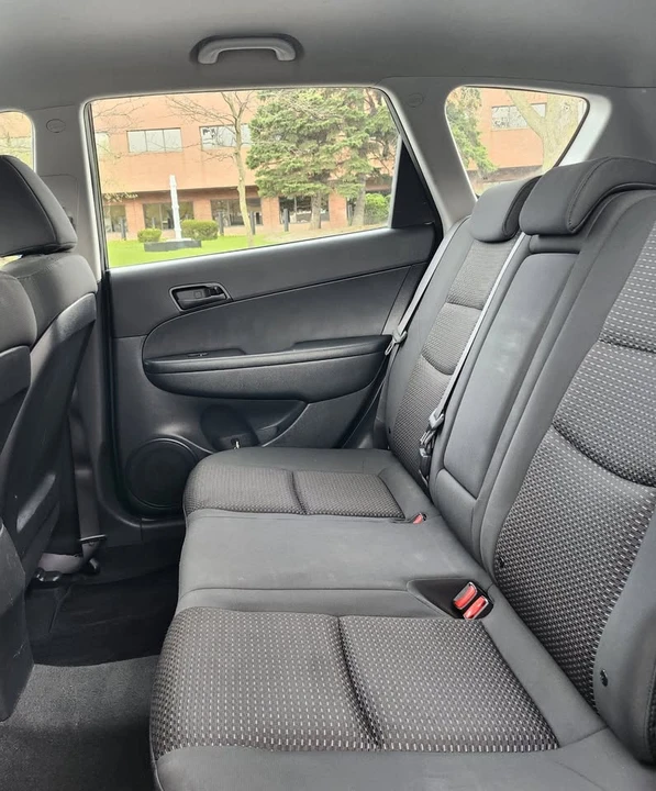 2012 Hyundai Elantra - Image 10 of 17