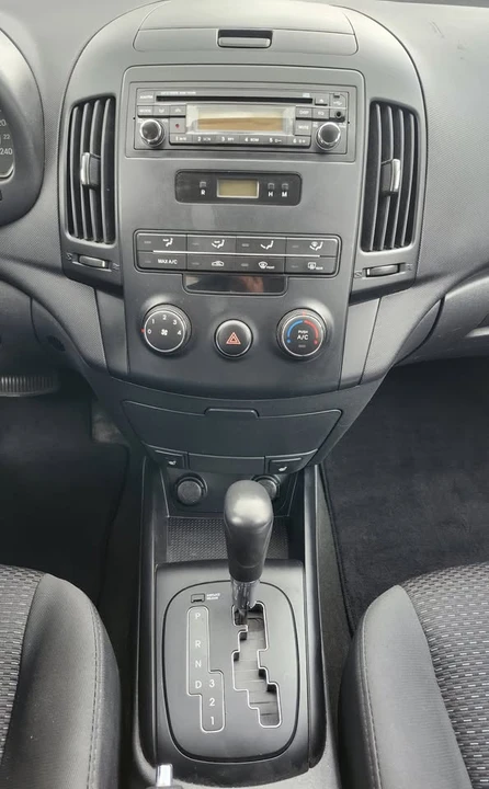 2012 Hyundai Elantra - Image 13 of 17