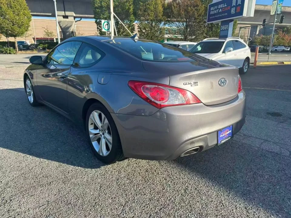 2012 Hyundai Genesis - Image 8 of 20