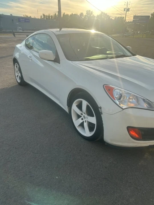 2012 Hyundai Genesis - Image 2 of 7