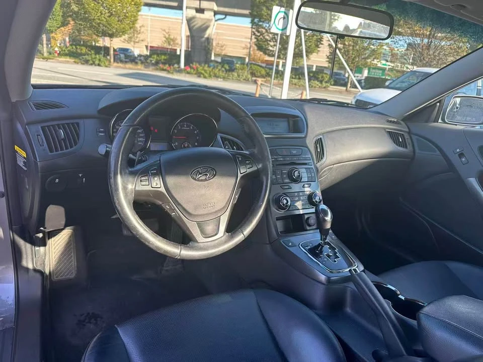2012 Hyundai Genesis - Image 11 of 14