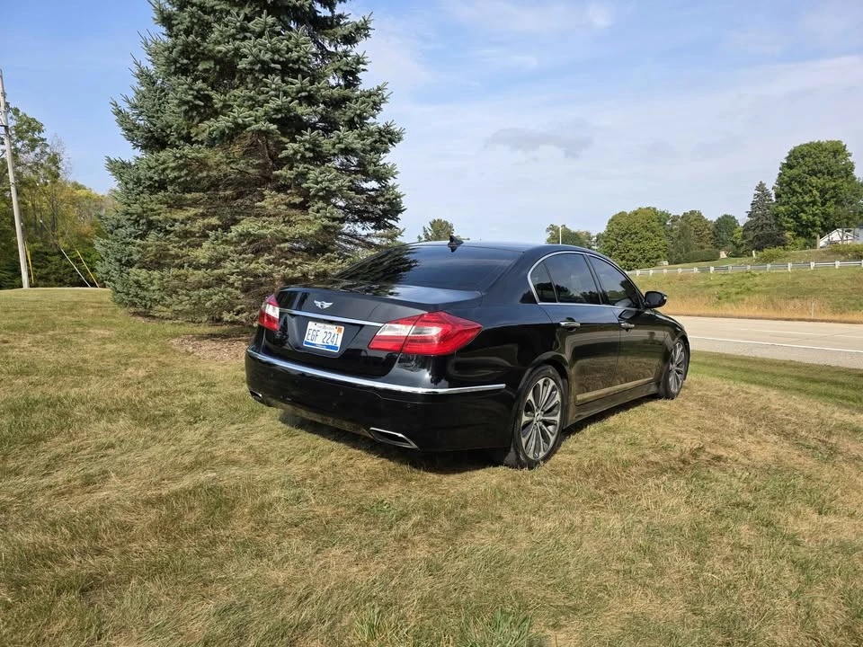 2012 Hyundai Genesis - Image 2 of 3