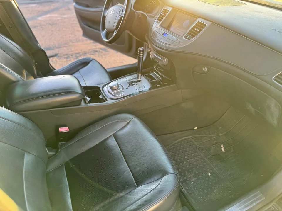2012 Hyundai Genesis - Image 10 of 12