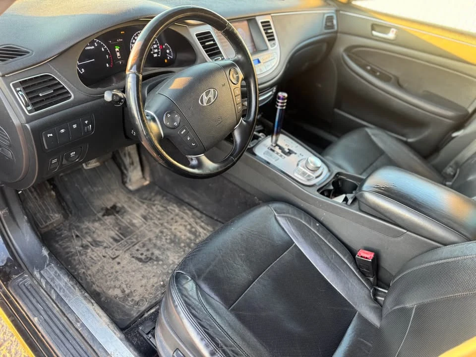2012 Hyundai Genesis - Image 7 of 12