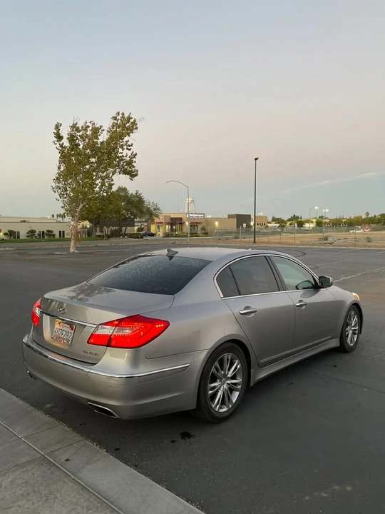 2012 Hyundai Genesis - Image 4 of 14