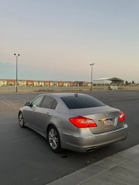 2012 Hyundai Genesis - Image 6 of 14