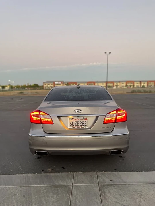 2012 Hyundai Genesis - Image 5 of 14