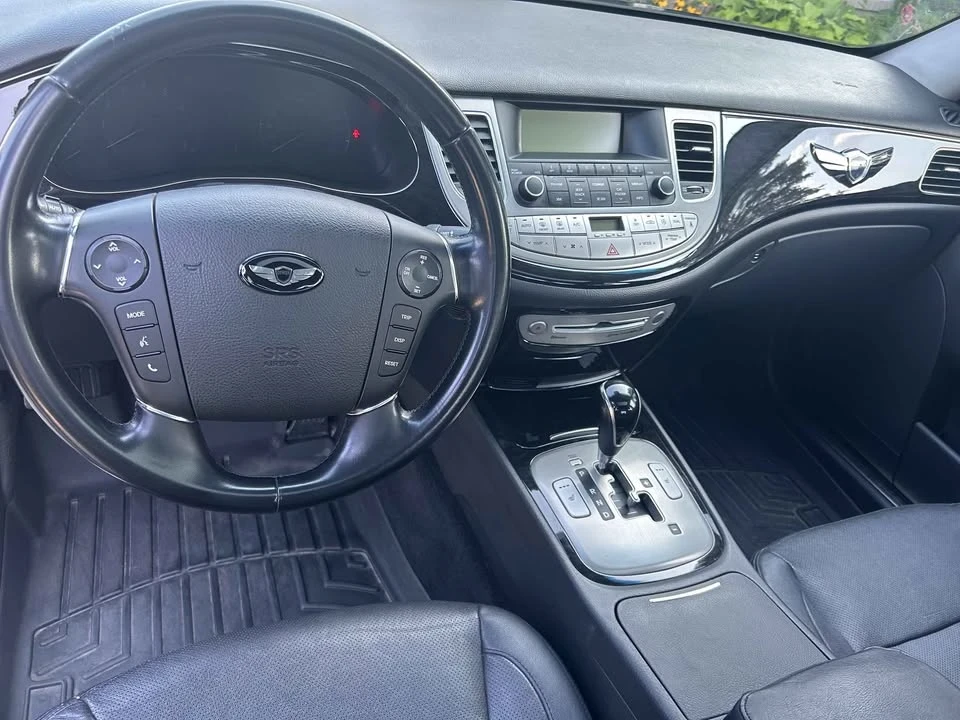 2012 Hyundai Genesis - Image 7 of 13