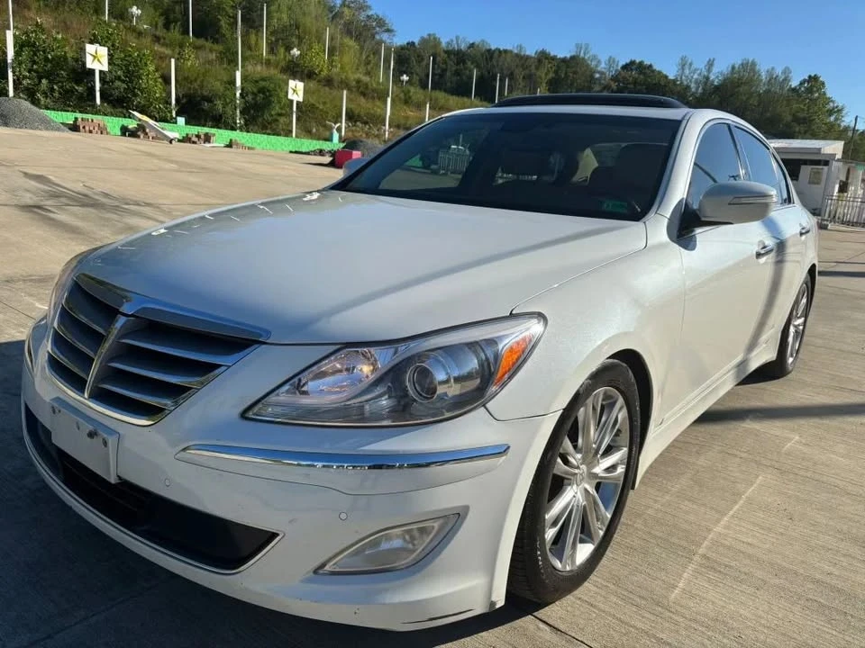 2012 Hyundai Genesis - Image 9 of 19