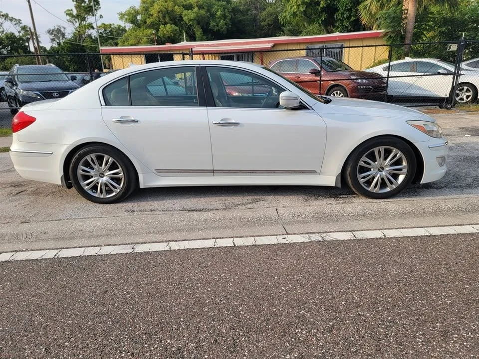 2012 Hyundai Genesis - Image 4 of 13