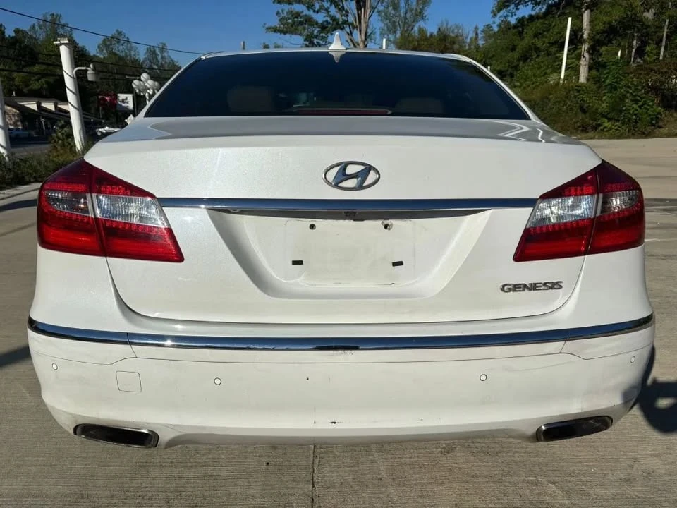 2012 Hyundai Genesis - Image 2 of 19