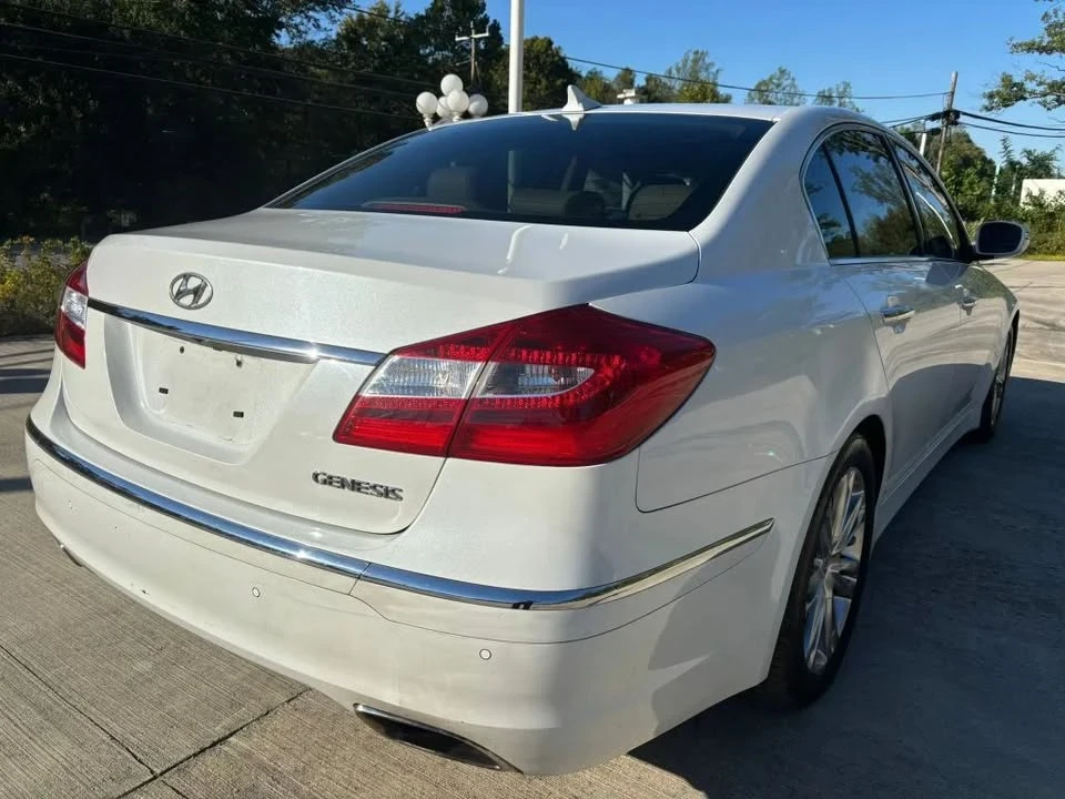 2012 Hyundai Genesis - Image 15 of 19