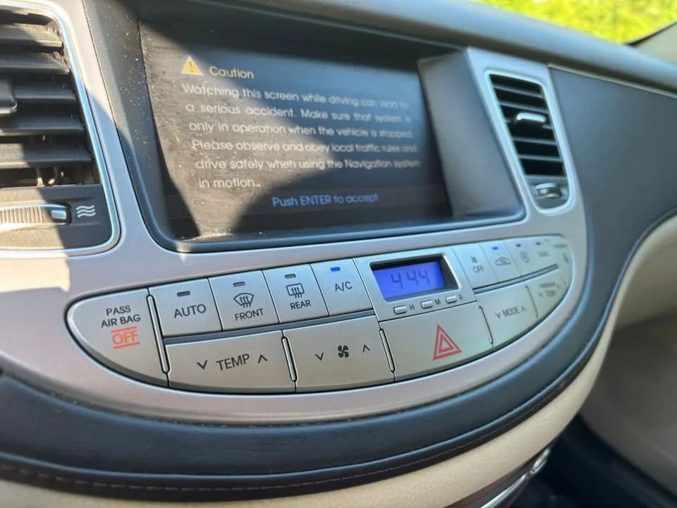 2012 Hyundai Genesis - Image 14 of 19