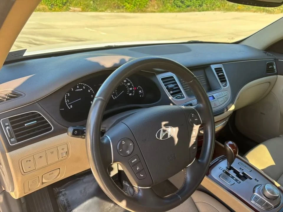 2012 Hyundai Genesis - Image 13 of 19