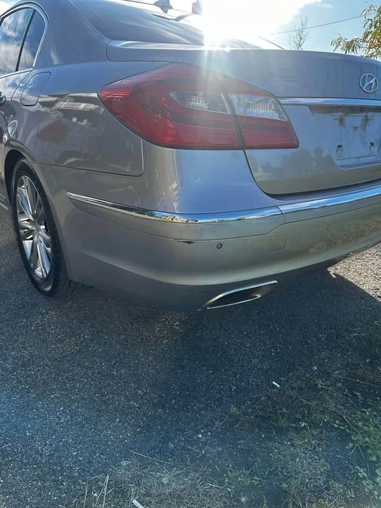 2012 Hyundai Genesis - Image 4 of 10