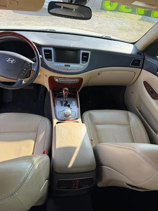 2012 Hyundai Genesis - Image 6 of 11
