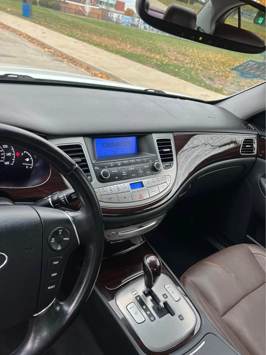 2012 Hyundai Genesis - Image 8 of 12