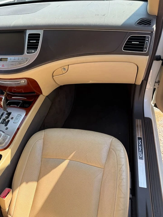 2012 Hyundai Genesis - Image 13 of 14