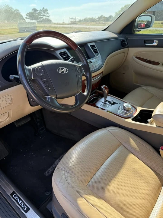 2012 Hyundai Genesis - Image 10 of 14