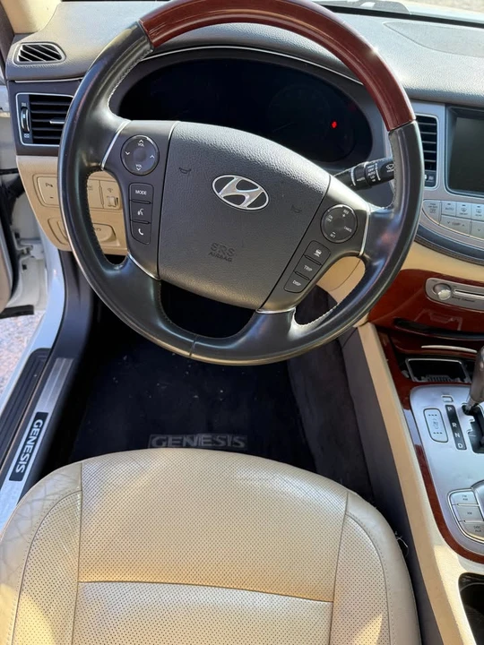 2012 Hyundai Genesis - Image 11 of 14