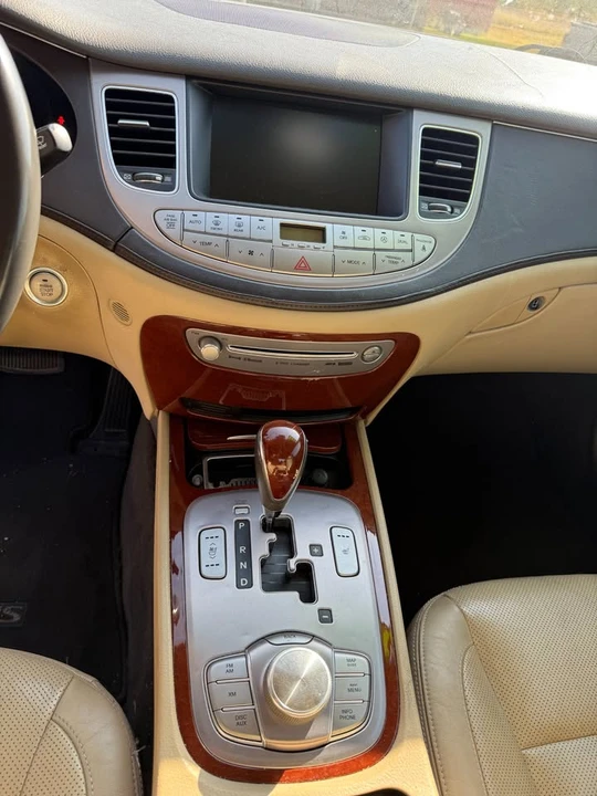 2012 Hyundai Genesis - Image 9 of 11