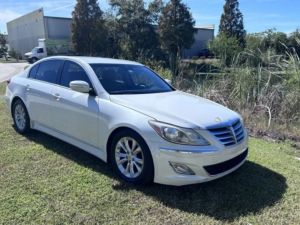 2012 Hyundai Genesis - Image 6 of 18
