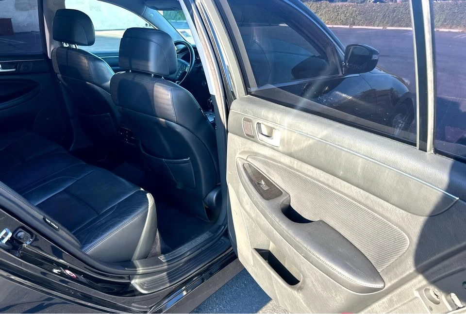 2012 Hyundai Genesis - Image 11 of 20